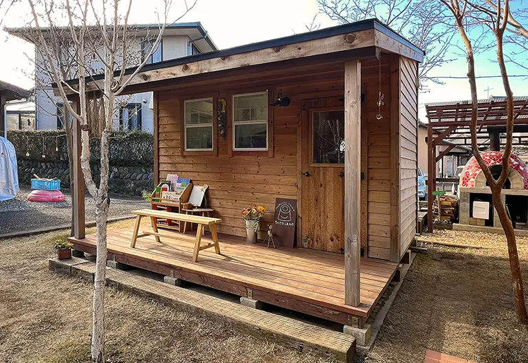 小屋キットを活用したプリン屋さんの外観