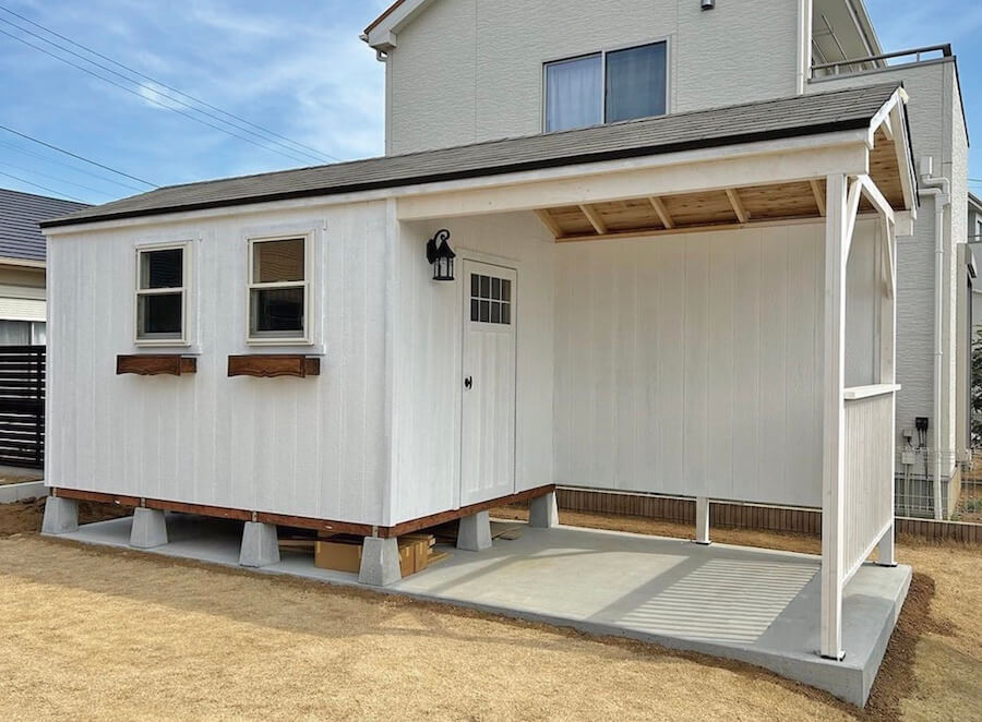 小屋の楽しさや収納が倍になる!屋根をズドーンと伸ばしちゃおう!