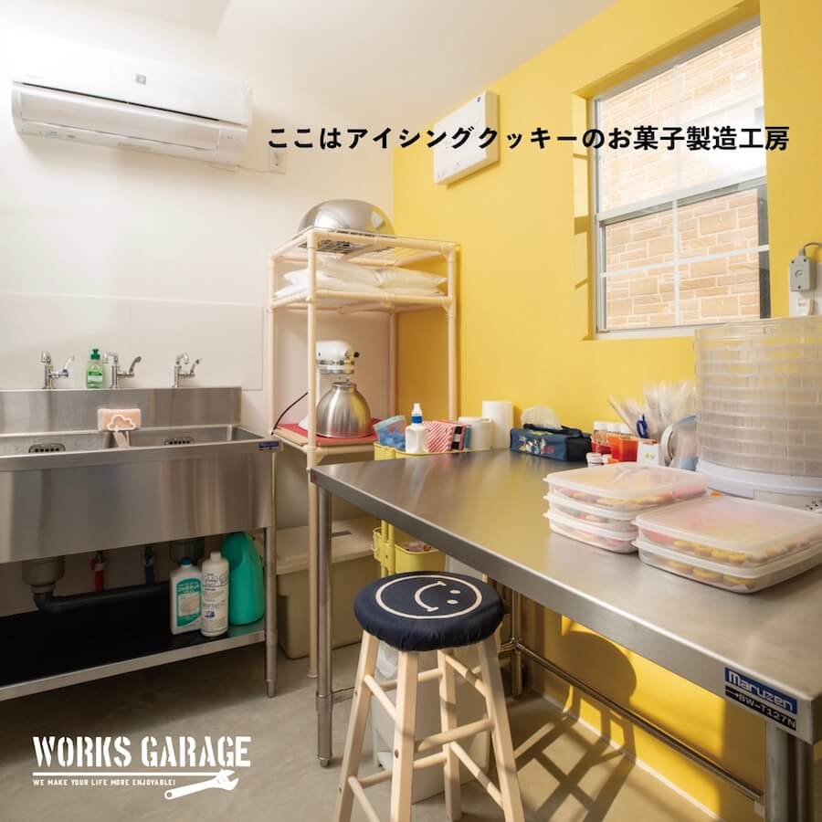 小屋の内観。各種設備が綺麗に配置され使いやすそうです。