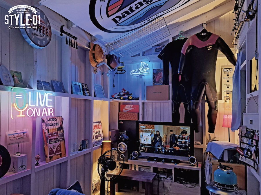 小屋の中は好きなモノで埋め尽くされています。