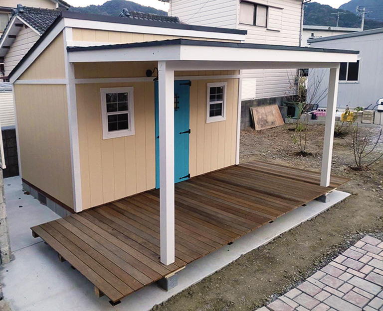 6 greenbell tiny house pit8 deck leftside