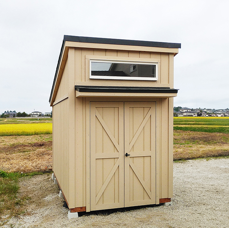 無塗装の小屋