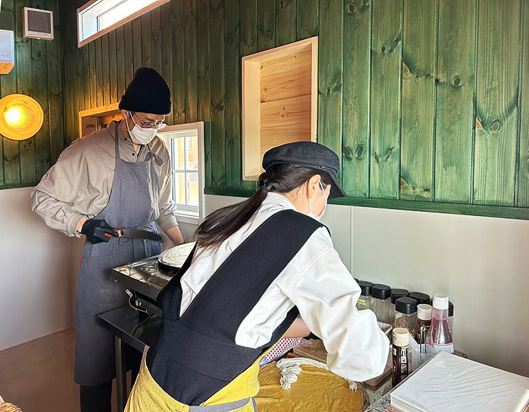 greenbell tiny house crepe shop working